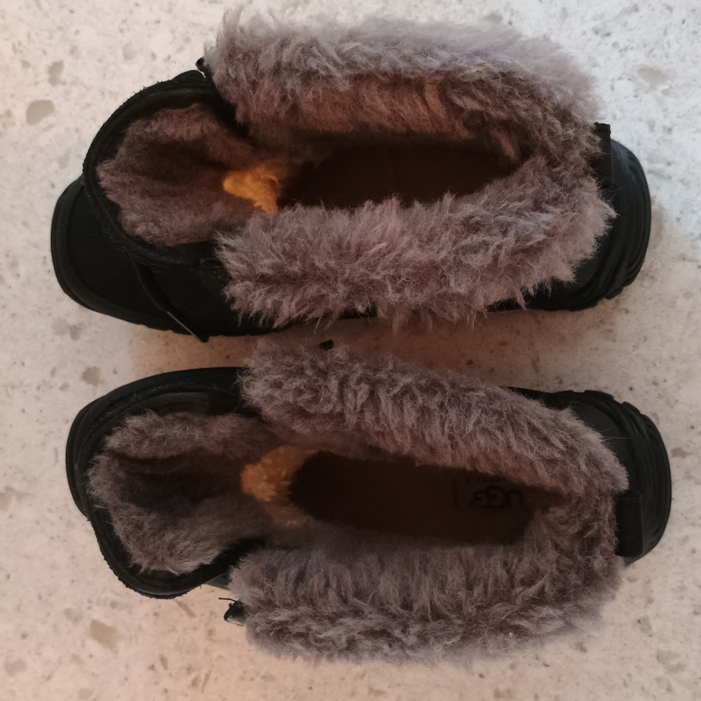Woman's Size 7 UGG Ostrander Winter Black Waterproof Boots with Sheepskin Lining - Picture 8 of 12